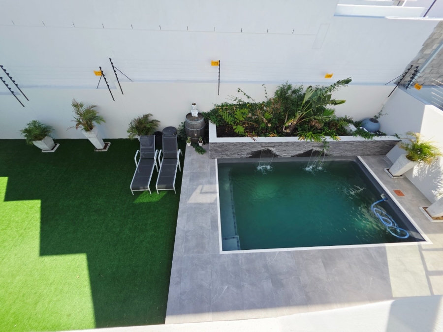 5 Bedroom Property for Sale in Sandown Western Cape